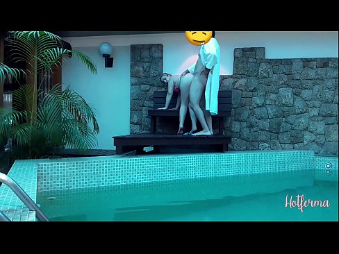 ❤️ Bòs envite sèvant nan pisin lan, men li pa t 'kapab reziste yon cho ❌ Videyo fuck nan pònografi ht.pornjimbo.ru ❌